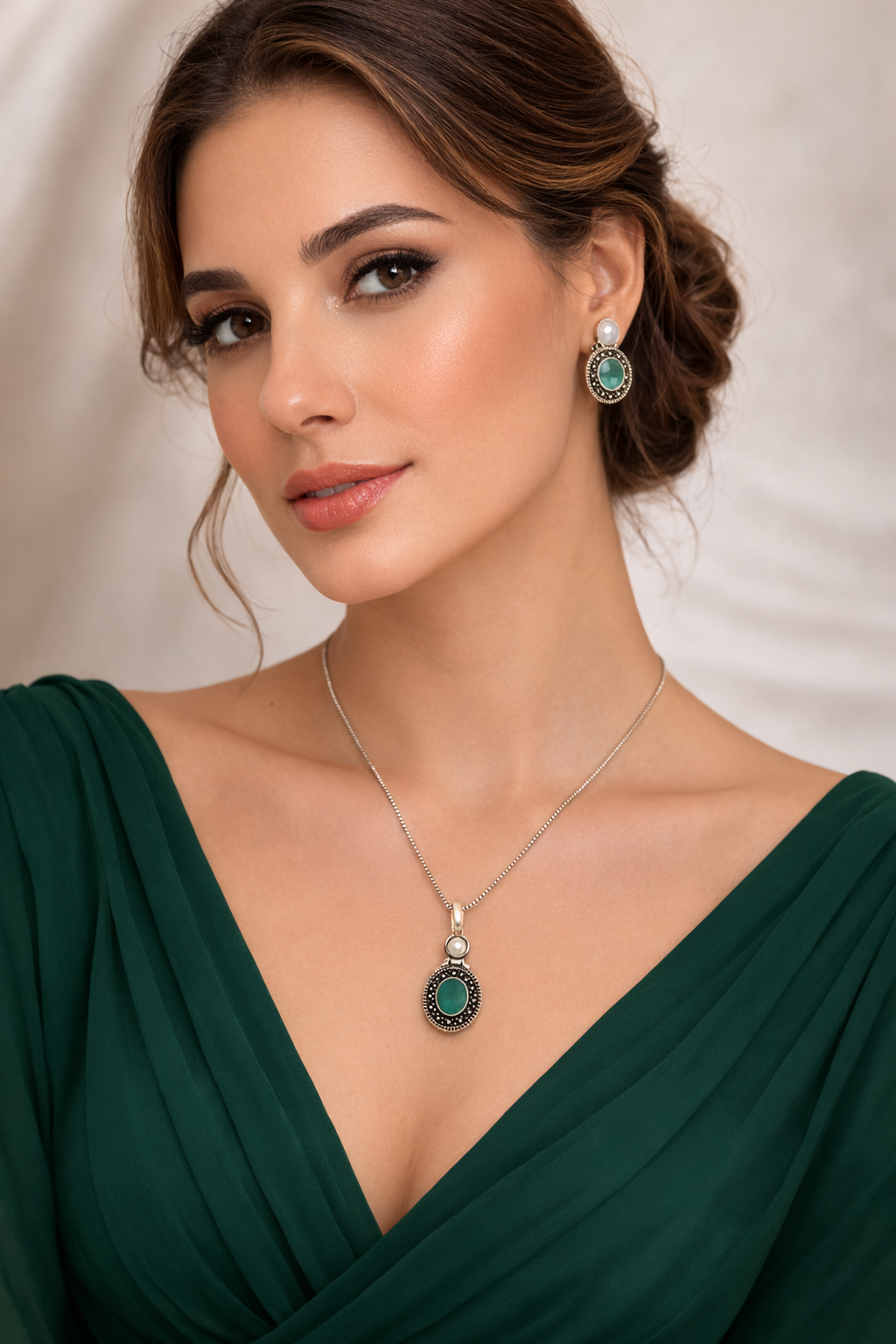 Aarini Aqua Pearl Pendant Set